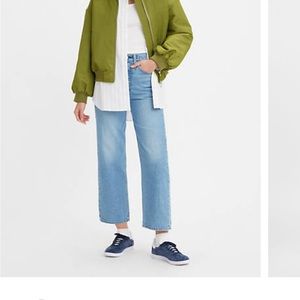 NWT-Ribcage Levi jeans